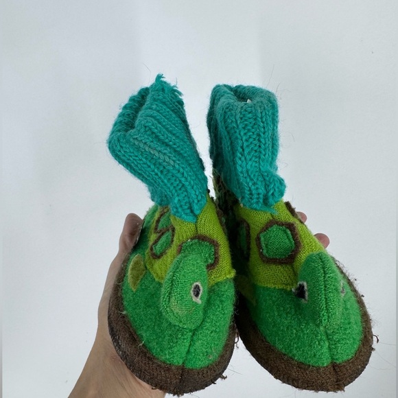 Garnet Hill kids Green Wool Slippers turtles size 7 - Picture 1 of 5